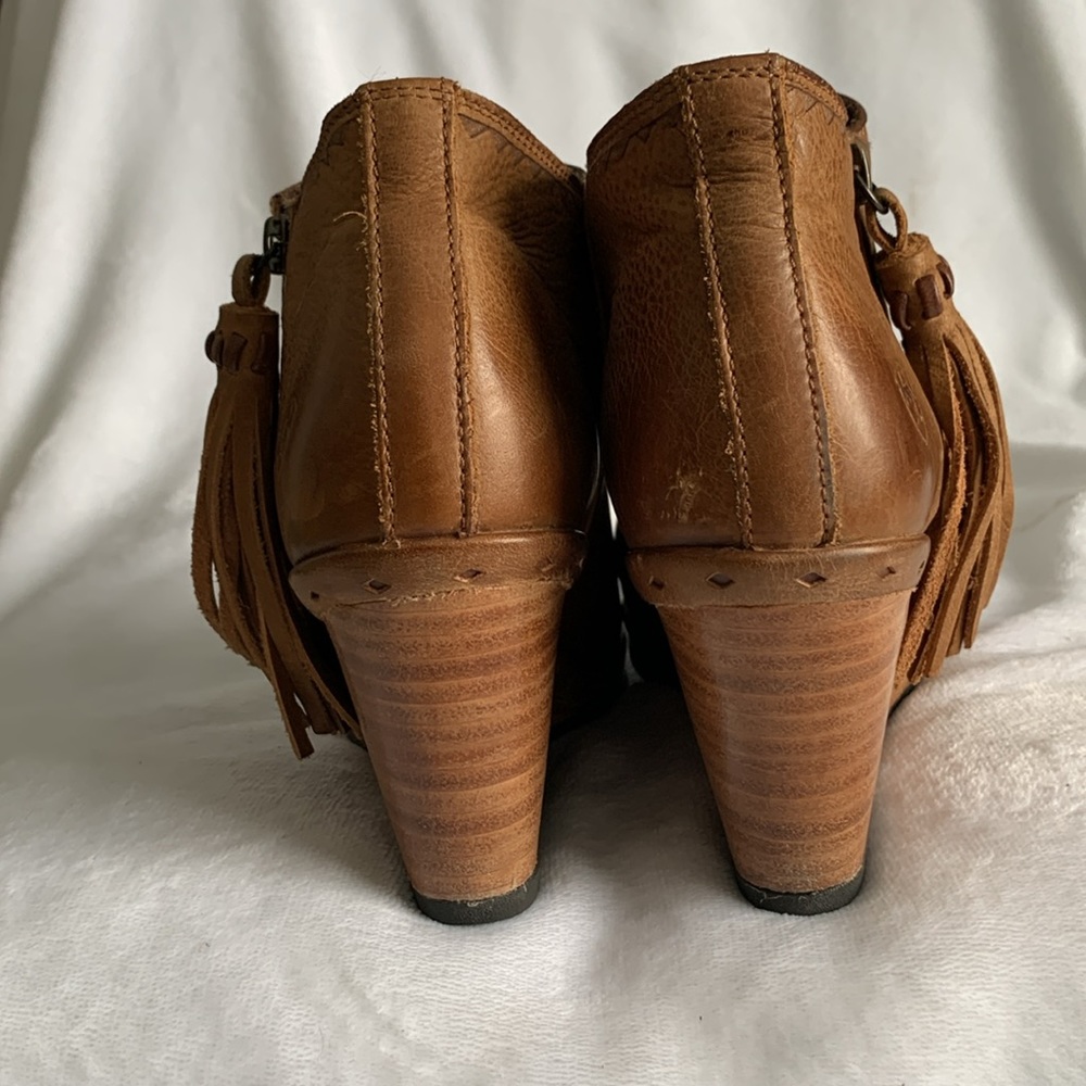 Ariat - Picture 4 of 9